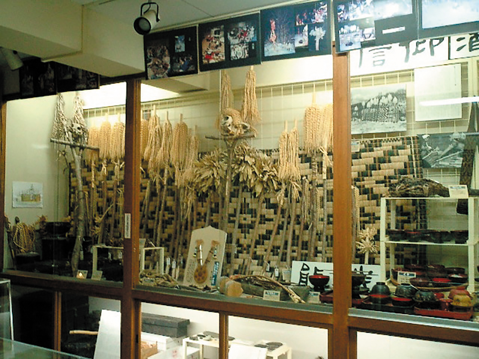 二風谷アイヌ資料館に展示されるアイヌの祭壇